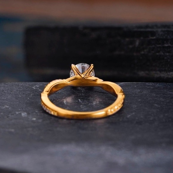 ❤️SOLD❤️ Gold Twisted Delicate White Sapphire Ring - Picture 5 of 10